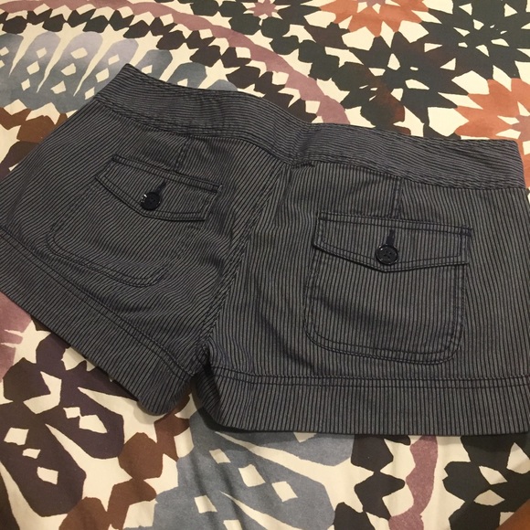 Express pin stripe shorts - Picture 4 of 5